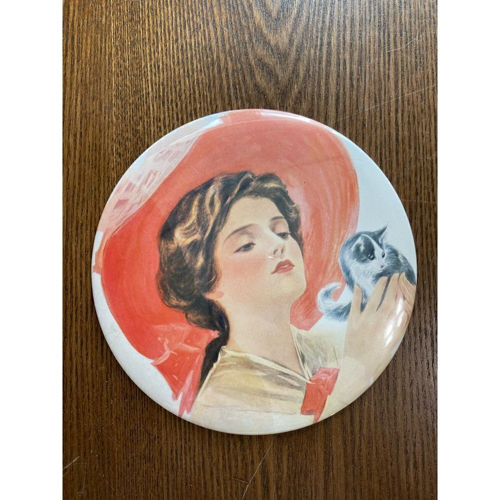 𝅺vintage lady with cat mirror